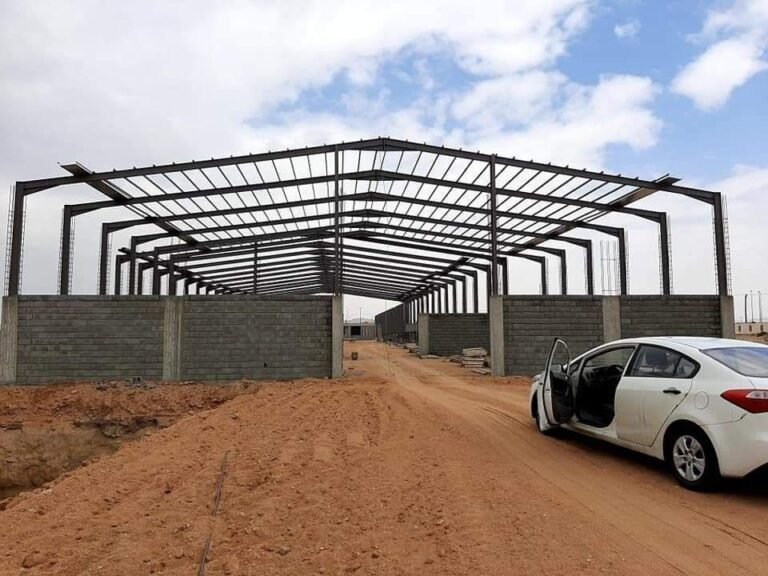 منظر خارجي لهناجر صناعية في الدمام